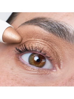Meme sombra de ojos color dorado 3.5g